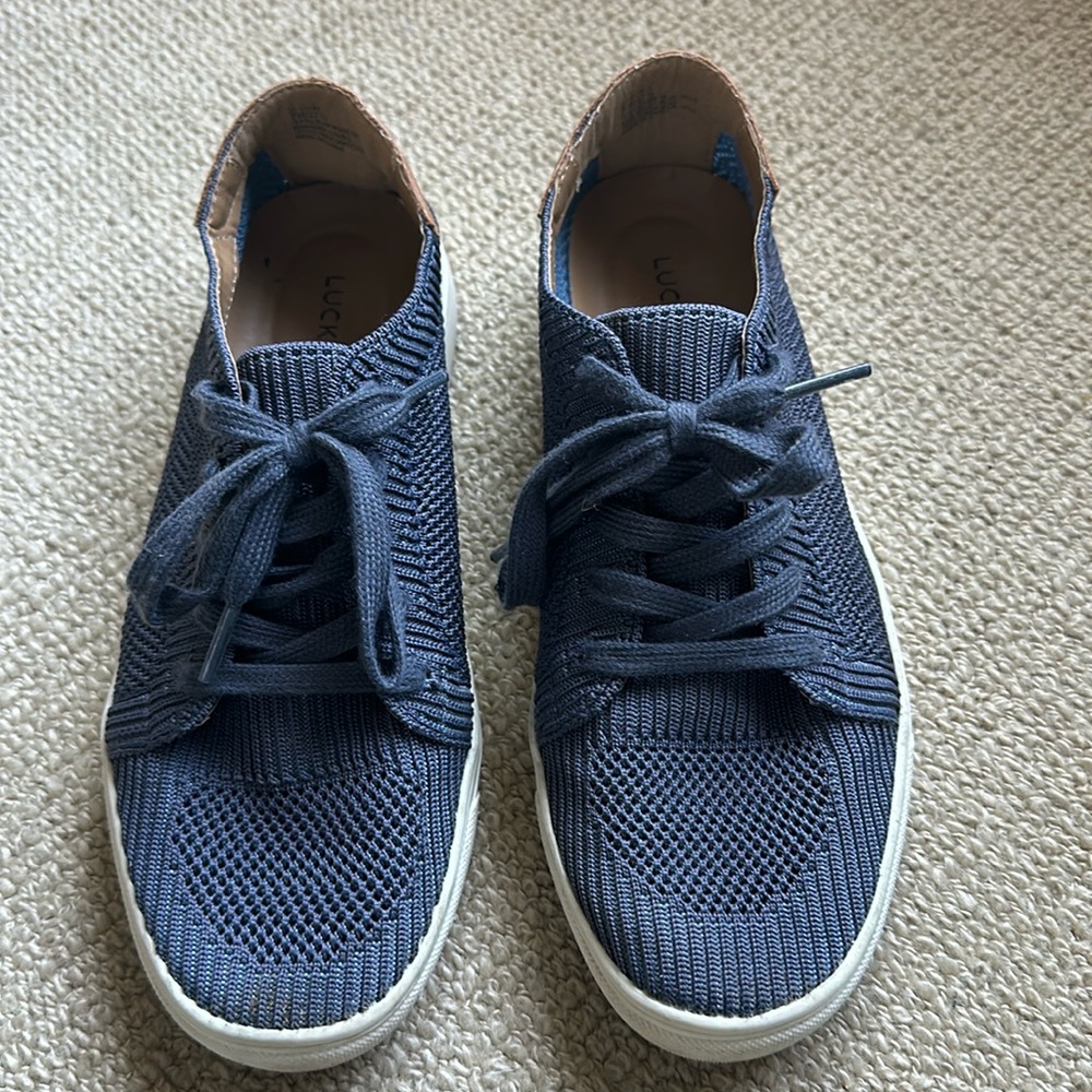 Lucky Brand EUC women’s sz 7.5 slate grey woven sneakers W/leather trim